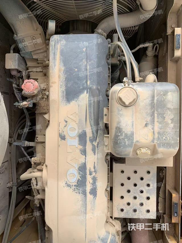 发动机整体俯视(整机外观) 发动机整体俯视(整机外观)