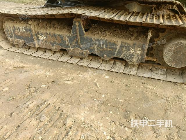 单侧履带整体(整机外观) 单侧履带整体(整机外观)