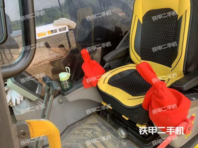驾驶室整体(整机外观) 驾驶室整体(整机外观)