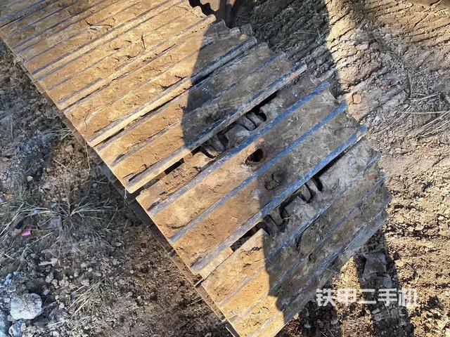 单侧履带整体(整机外观) 单侧履带整体(整机外观)