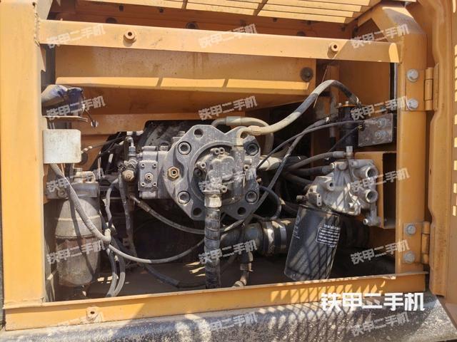 液壓泵艙室正面整體(整機(jī)外觀) 液壓泵艙室正面整體(整機(jī)外觀)