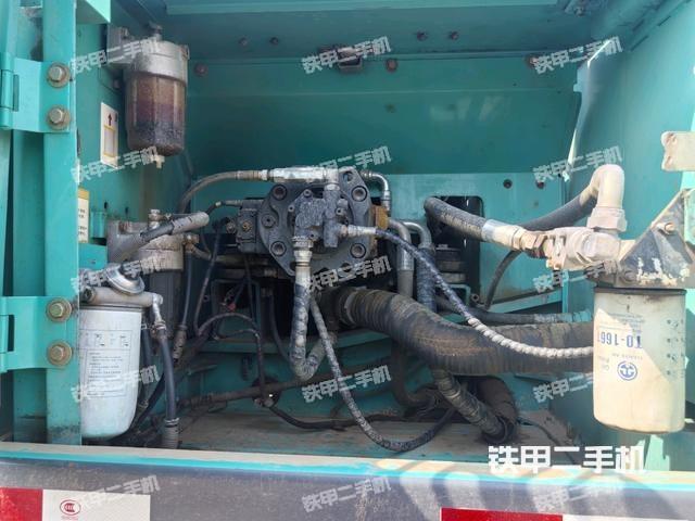 液压泵舱室正面整体(整机外观) 液压泵舱室正面整体(整机外观)