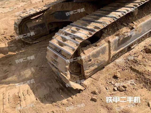单侧履带整体(整机外观) 单侧履带整体(整机外观)