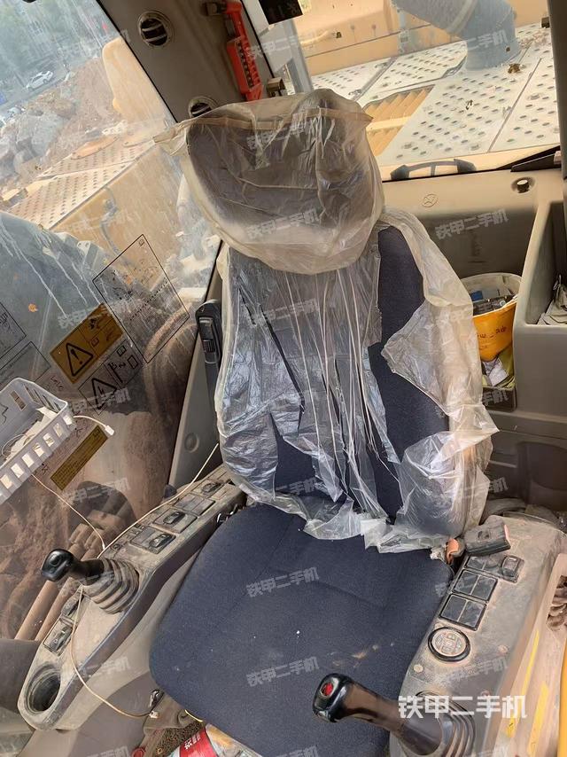驾驶室整体(整机外观) 驾驶室整体(整机外观)
