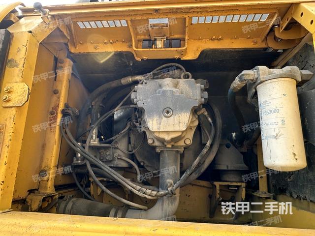 液压泵舱室正面整体(整机外观) 液压泵舱室正面整体(整机外观)