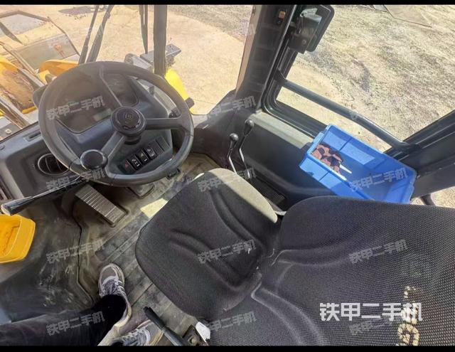 驾驶室工作台(整机外观及大件) 驾驶室工作台(整机外观及大件)