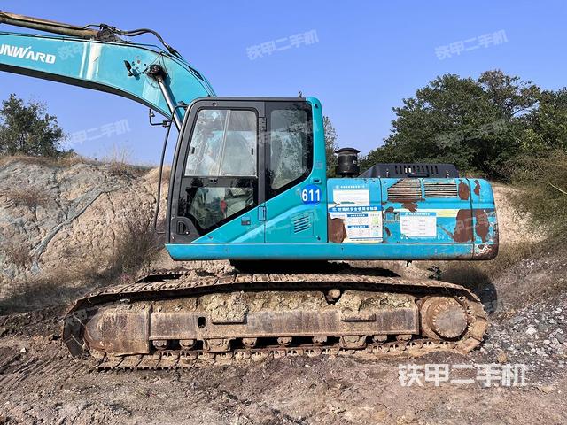 驾驶室整体(整机外观) 驾驶室整体(整机外观)