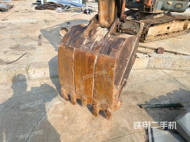 转盘和下车架正前(工作和回转装置) 转盘和下车架正前(工作和回转装置)