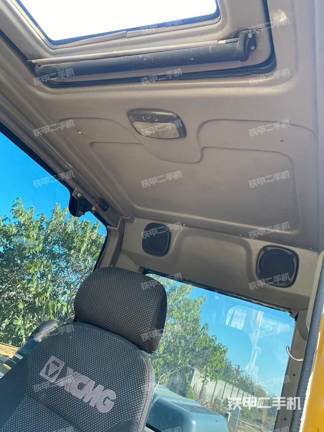 驾驶室顶部(整机外观) 驾驶室顶部(整机外观)