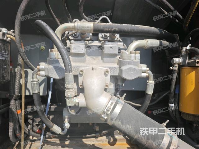 液壓泵艙室正面整體(整機外觀) 液壓泵艙室正面整體(整機外觀)