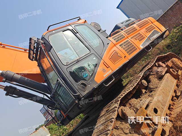 驾驶室整体(整机外观) 驾驶室整体(整机外观)