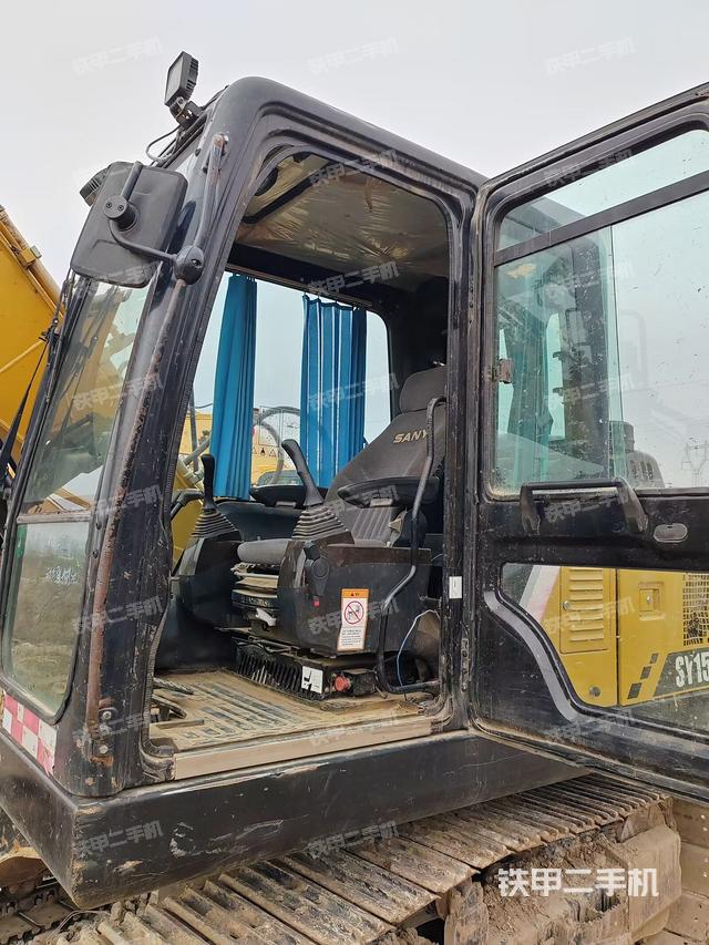 駕駛室整體（整機外觀）