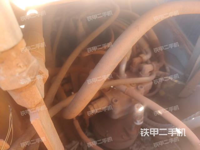 回轉(zhuǎn)馬達(dá)和主控閥(整機(jī)外觀) 回轉(zhuǎn)馬達(dá)和主控閥(整機(jī)外觀)