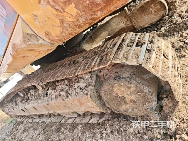 右侧履带整体(行走机构) 右侧履带整体(行走机构)