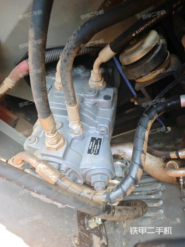 液压泵舱室正面整体(整机外观) 液压泵舱室正面整体(整机外观)