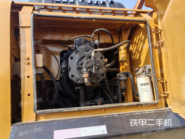 液压泵舱室正面整体(整机外观) 液压泵舱室正面整体(整机外观)