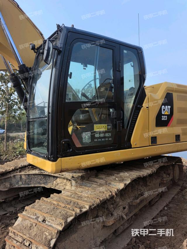 駕駛室整體(整機(jī)外觀) 駕駛室整體(整機(jī)外觀)