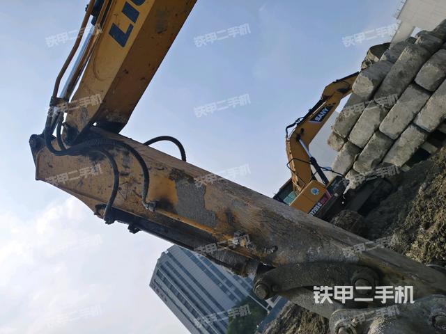 小臂整體左后(工作和回轉(zhuǎn)裝置) 小臂整體左后(工作和回轉(zhuǎn)裝置)