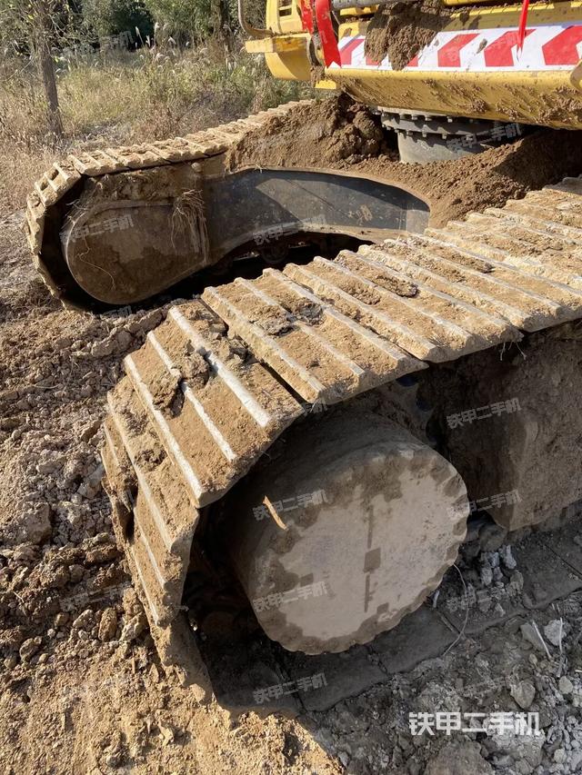 单侧履带整体(整机外观) 单侧履带整体(整机外观)