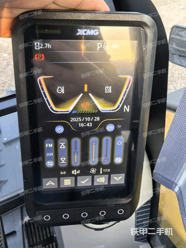 驾驶室整体(整机外观) 驾驶室整体(整机外观)