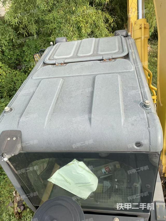 驾驶室顶部(整机外观) 驾驶室顶部(整机外观)