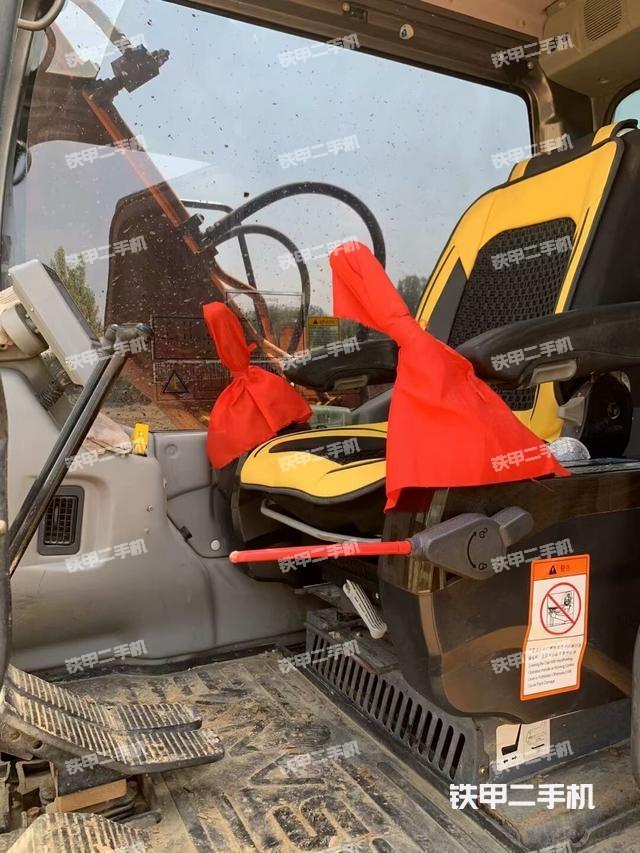 驾驶室整体(整机外观) 驾驶室整体(整机外观)