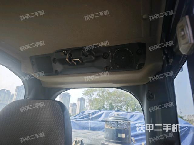 駕駛室整體(整機(jī)外觀) 駕駛室整體(整機(jī)外觀)