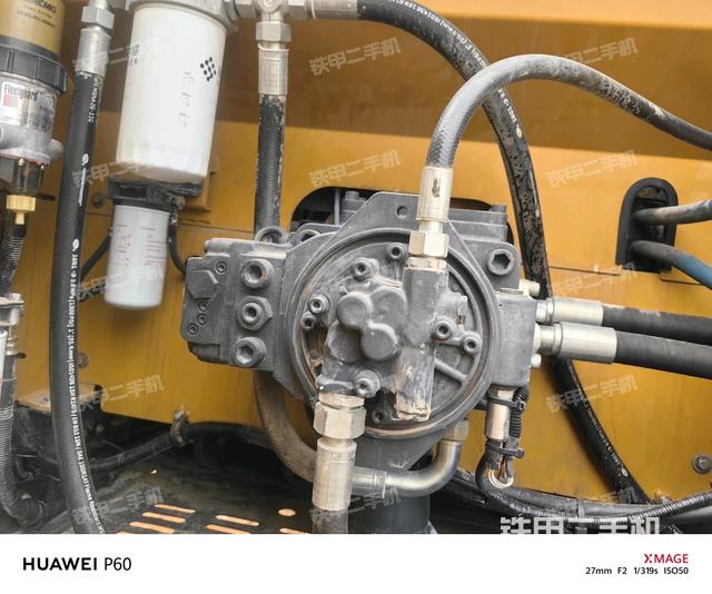 液压泵舱室正面整体(整机外观) 液压泵舱室正面整体(整机外观)