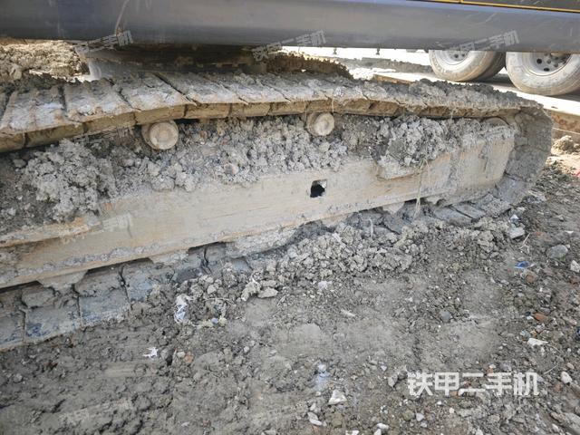 單側(cè)履帶整體(整機(jī)外觀) 單側(cè)履帶整體(整機(jī)外觀)