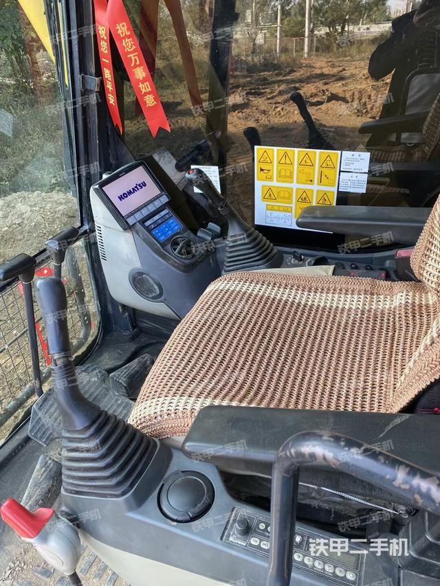 驾驶室整体(整机外观) 驾驶室整体(整机外观)