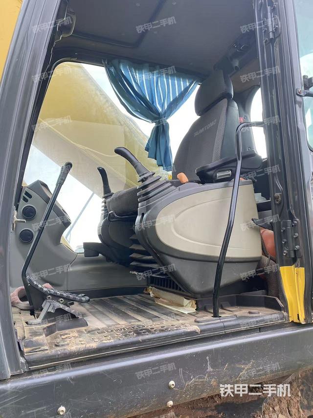 驾驶室整体(整机外观) 驾驶室整体(整机外观)