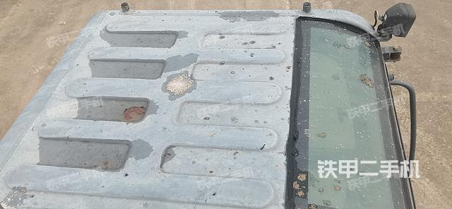 駕駛室頂部(整機外觀) 駕駛室頂部(整機外觀)