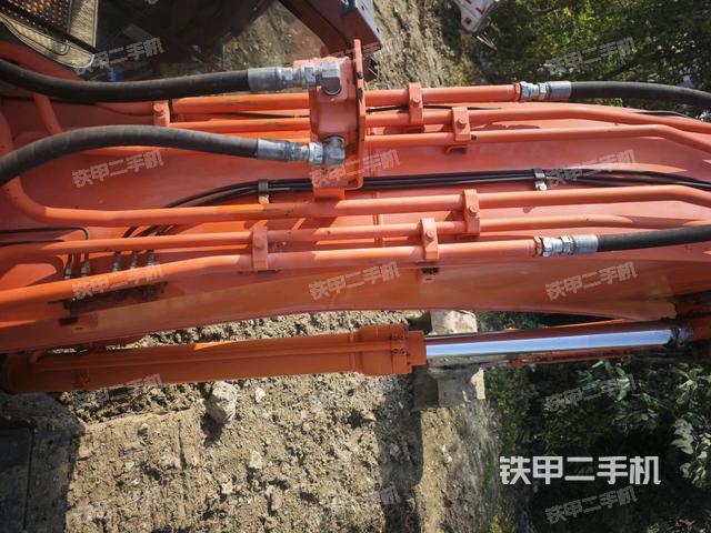駕駛室整體(整機外觀) 駕駛室整體(整機外觀)