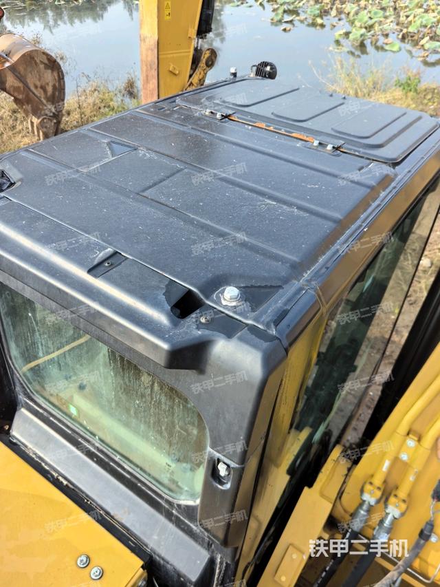 駕駛室頂部(整機外觀) 駕駛室頂部(整機外觀)