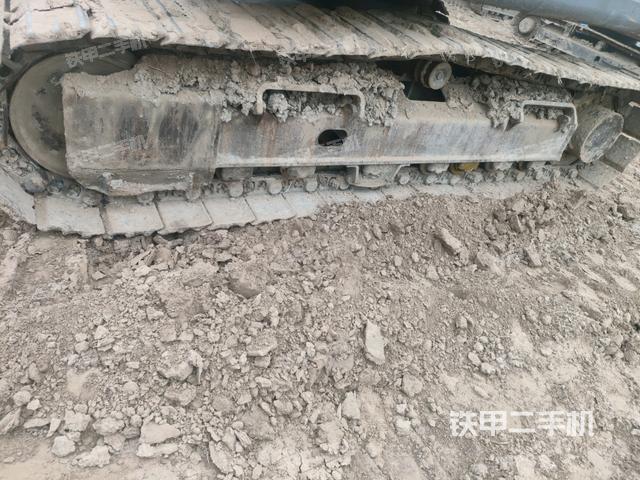 單側(cè)履帶整體(整機(jī)外觀) 單側(cè)履帶整體(整機(jī)外觀)