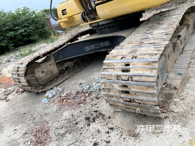 单侧履带整体(整机外观) 单侧履带整体(整机外观)