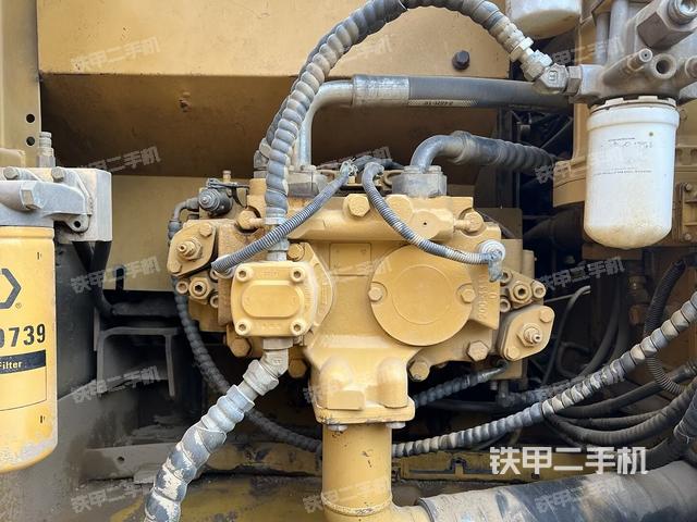 液壓泵艙室正面整體(整機(jī)外觀) 液壓泵艙室正面整體(整機(jī)外觀)