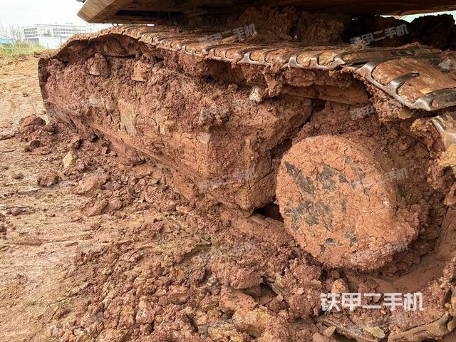 單側(cè)履帶整體(整機(jī)外觀) 單側(cè)履帶整體(整機(jī)外觀)
