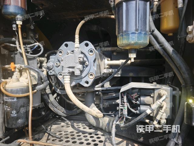 液壓泵艙室正面整體(整機(jī)外觀) 液壓泵艙室正面整體(整機(jī)外觀)