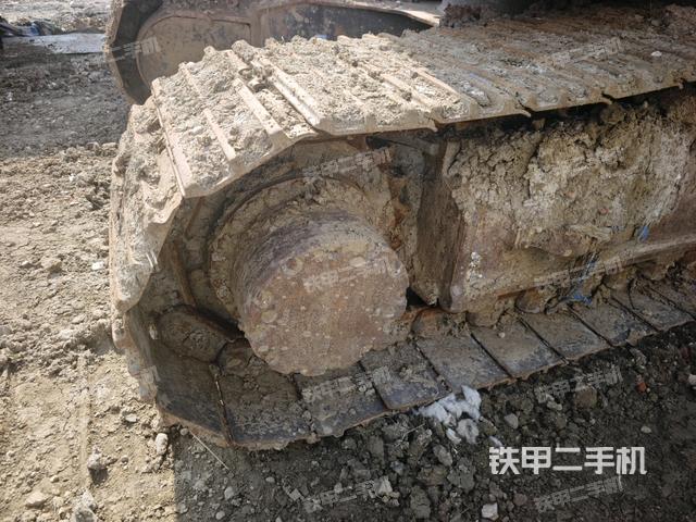 單側(cè)履帶整體(整機外觀) 單側(cè)履帶整體(整機外觀)