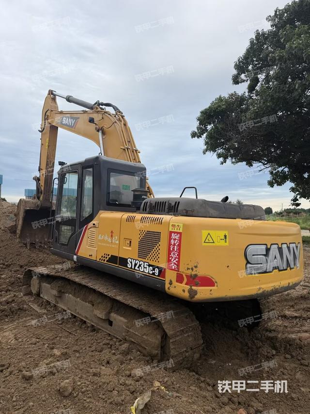 三一重工SY235C挖掘机