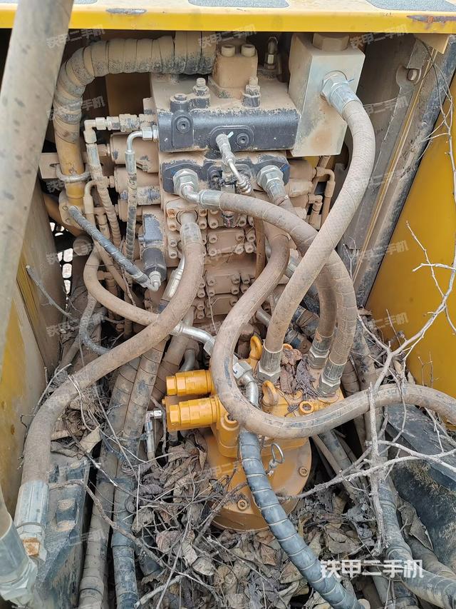 回轉(zhuǎn)馬達和主控閥（整機外觀）