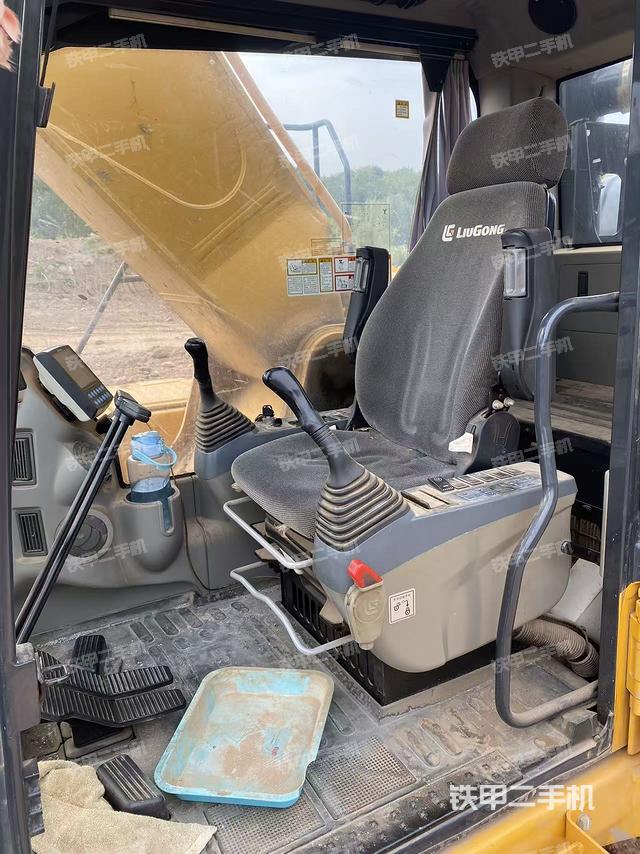 驾驶室整体（整机外观）