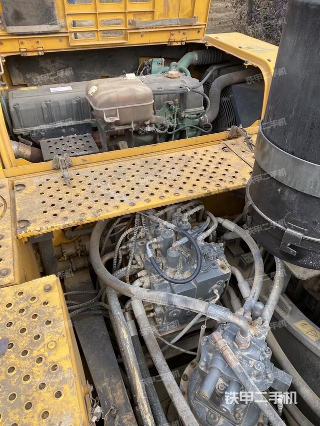 回转马达和主控阀（整机外观）