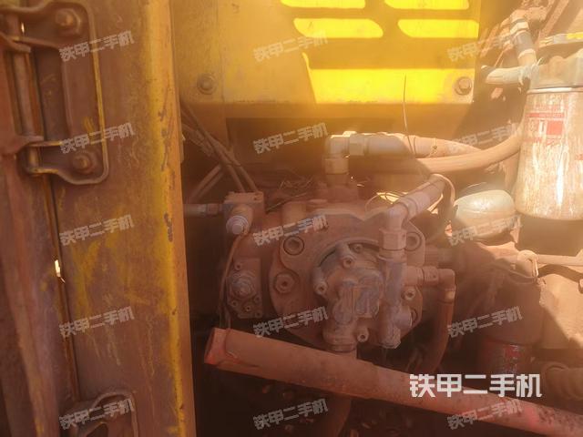 液壓泵艙室正面整體(整機(jī)外觀) 液壓泵艙室正面整體(整機(jī)外觀)