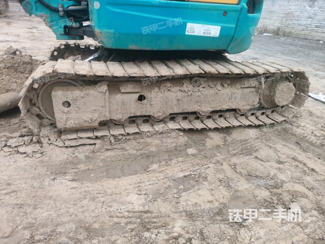 單側(cè)履帶整體(整機(jī)外觀) 單側(cè)履帶整體(整機(jī)外觀)