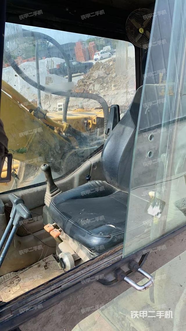 駕駛室整體(整機外觀) 駕駛室整體(整機外觀)