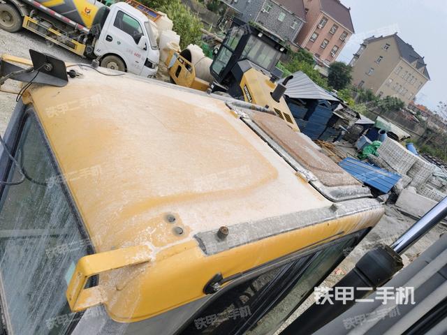 駕駛室頂部(整機外觀) 駕駛室頂部(整機外觀)
