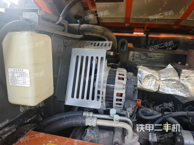 駕駛室整體(整機(jī)外觀) 駕駛室整體(整機(jī)外觀)