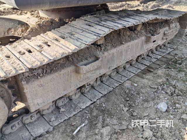 单侧履带整体(整机外观) 单侧履带整体(整机外观)